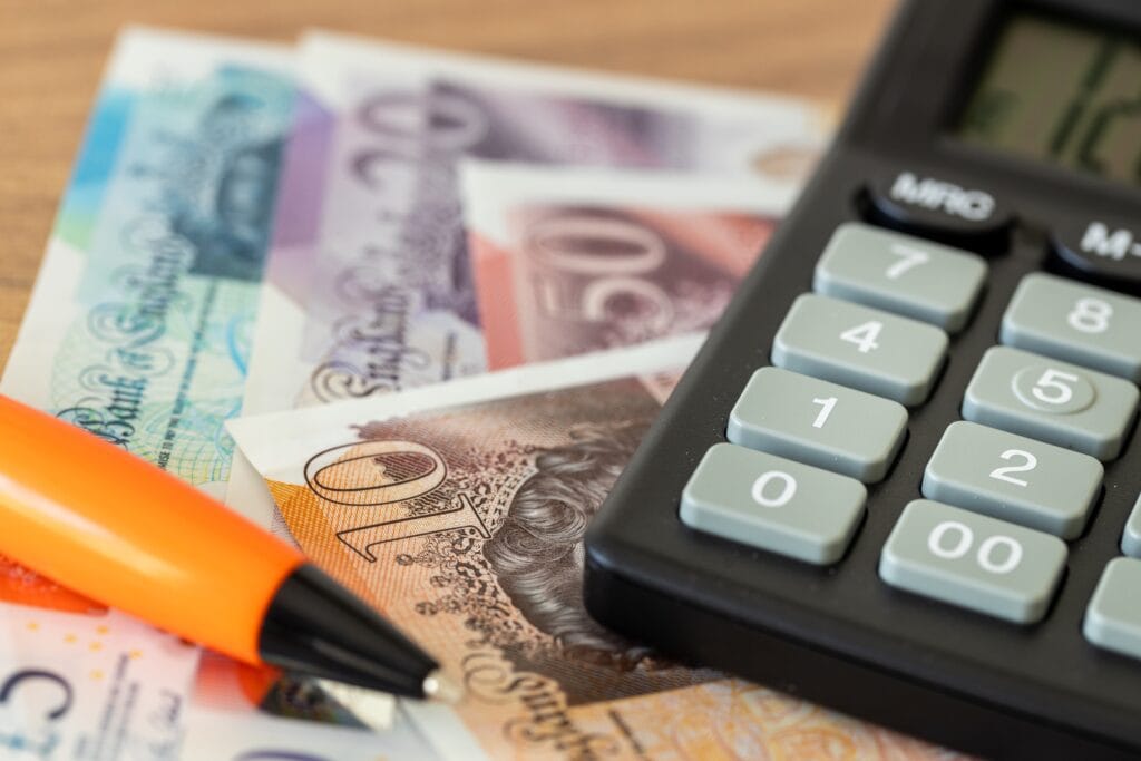 AdobeStock_852724428 british money with a calculator and pen to represent the autumn budget