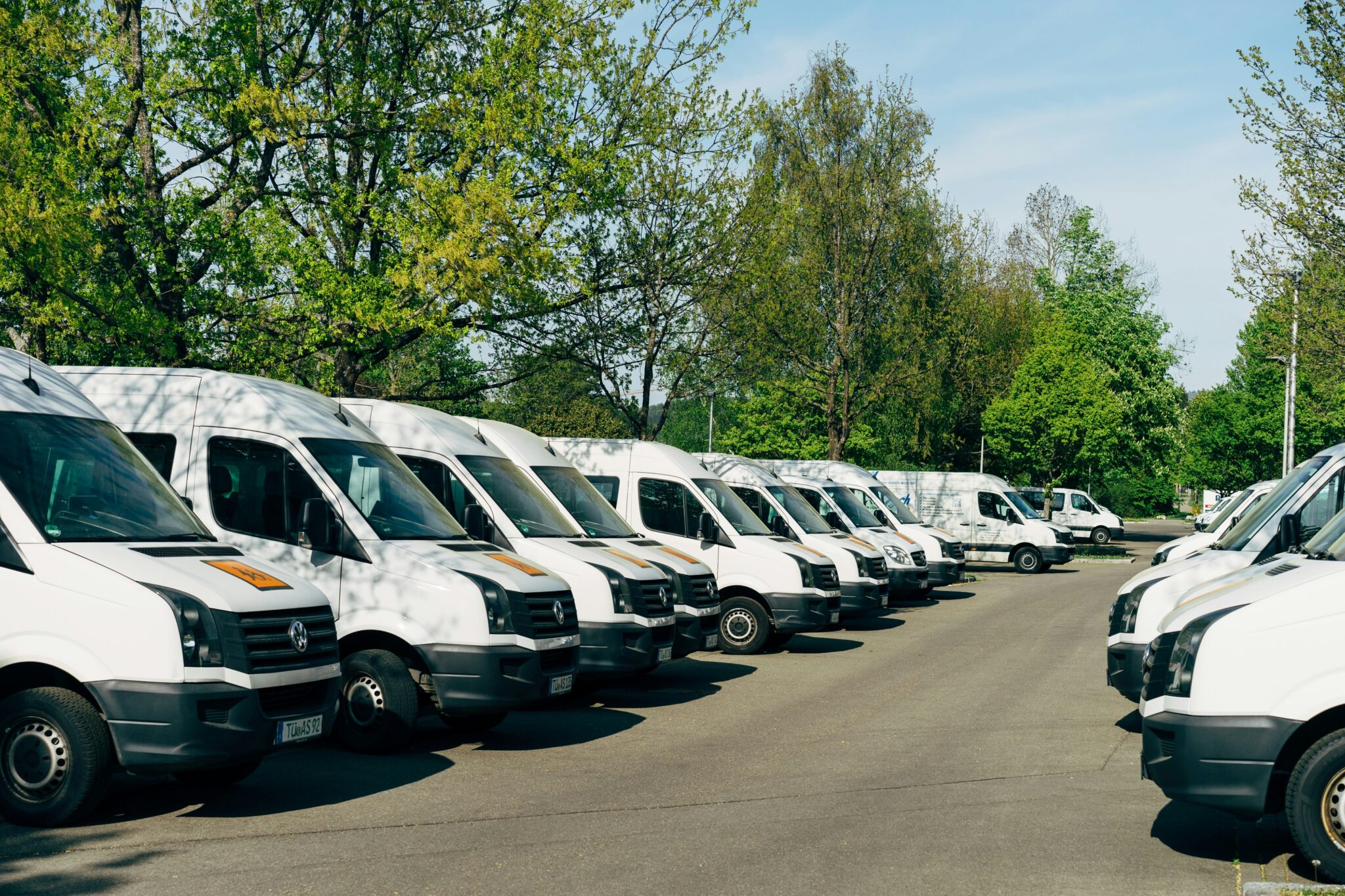 markus-winkler-3vlGNkDep4E-unsplash fleet of white vans representing logistics sector